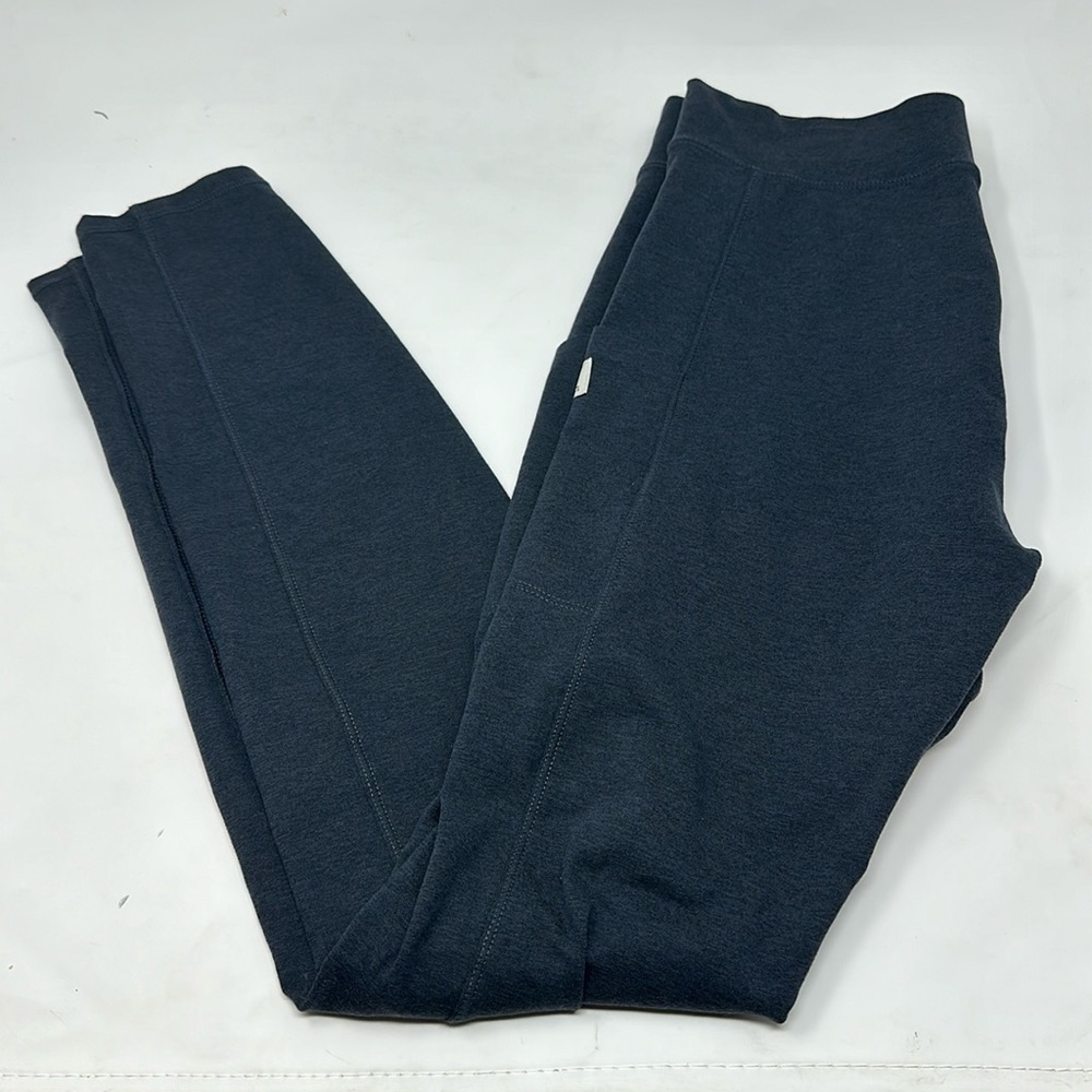Vuori women’s granite pocket leggings dark gray/navy color size small